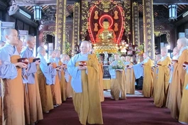 Trường hạ chùa Pháp Võ tái hiện truyền thống khất thực